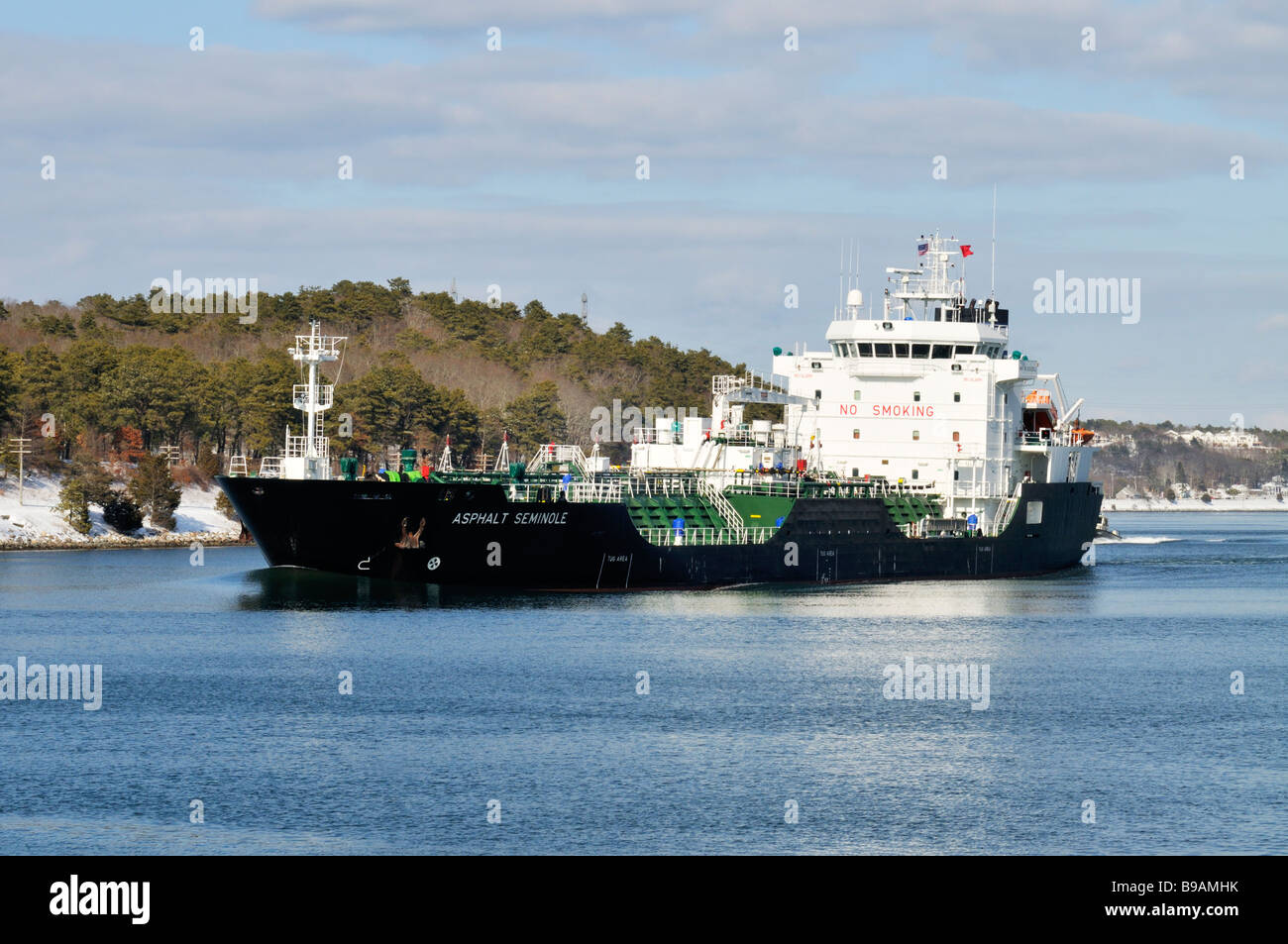 Asphalt-Tanker Schiff 'Asphalt Seminole' im Wasser in den Cape Cod Kanal im winter Stockfoto