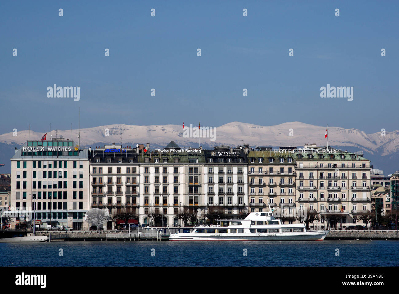 Gebäude entlang der Uferpromenade Quai du Mont Blanc Genfer See Schweiz Stockfoto