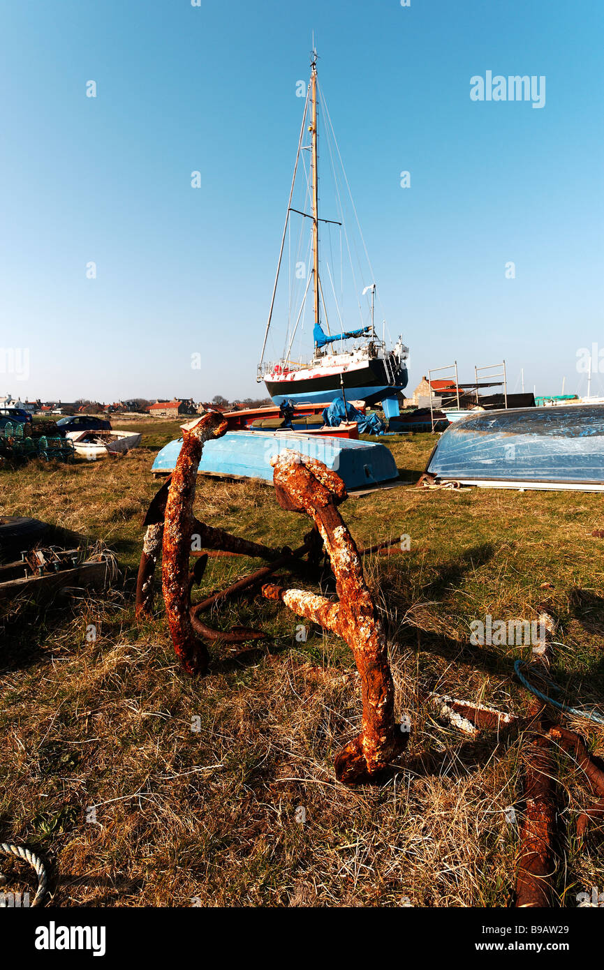 Küste und Boote bei Lindisfarne Holy Island Northumberland Stockfoto