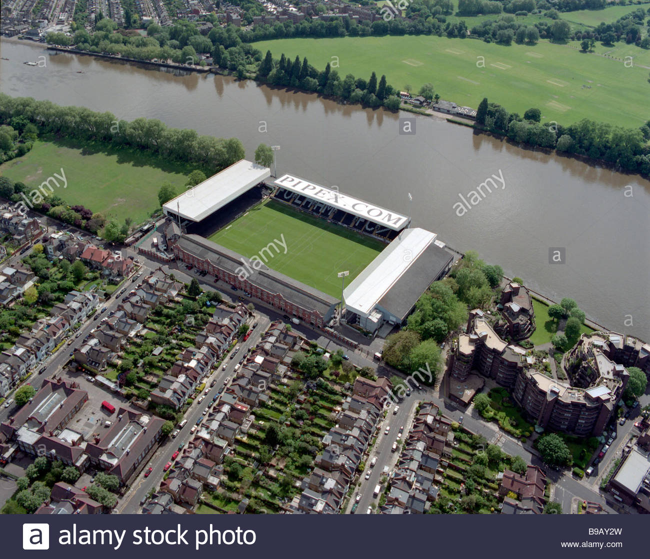 Luftaufnahme von Fulham FC Craven Cottage Stadion ...