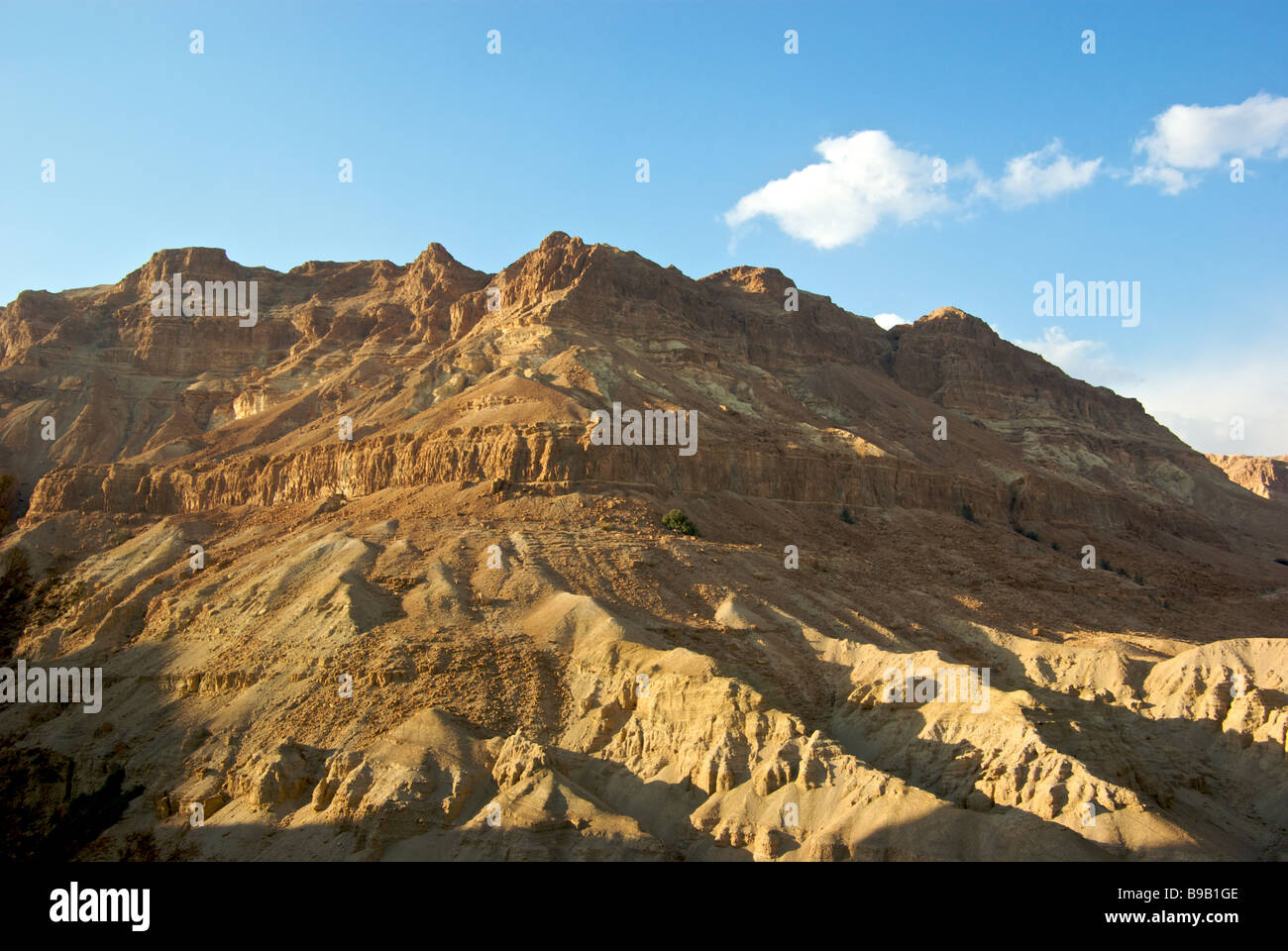 Atemberaubend steile Berge der Judäischen Wüste vom Toten Meer Stockfoto