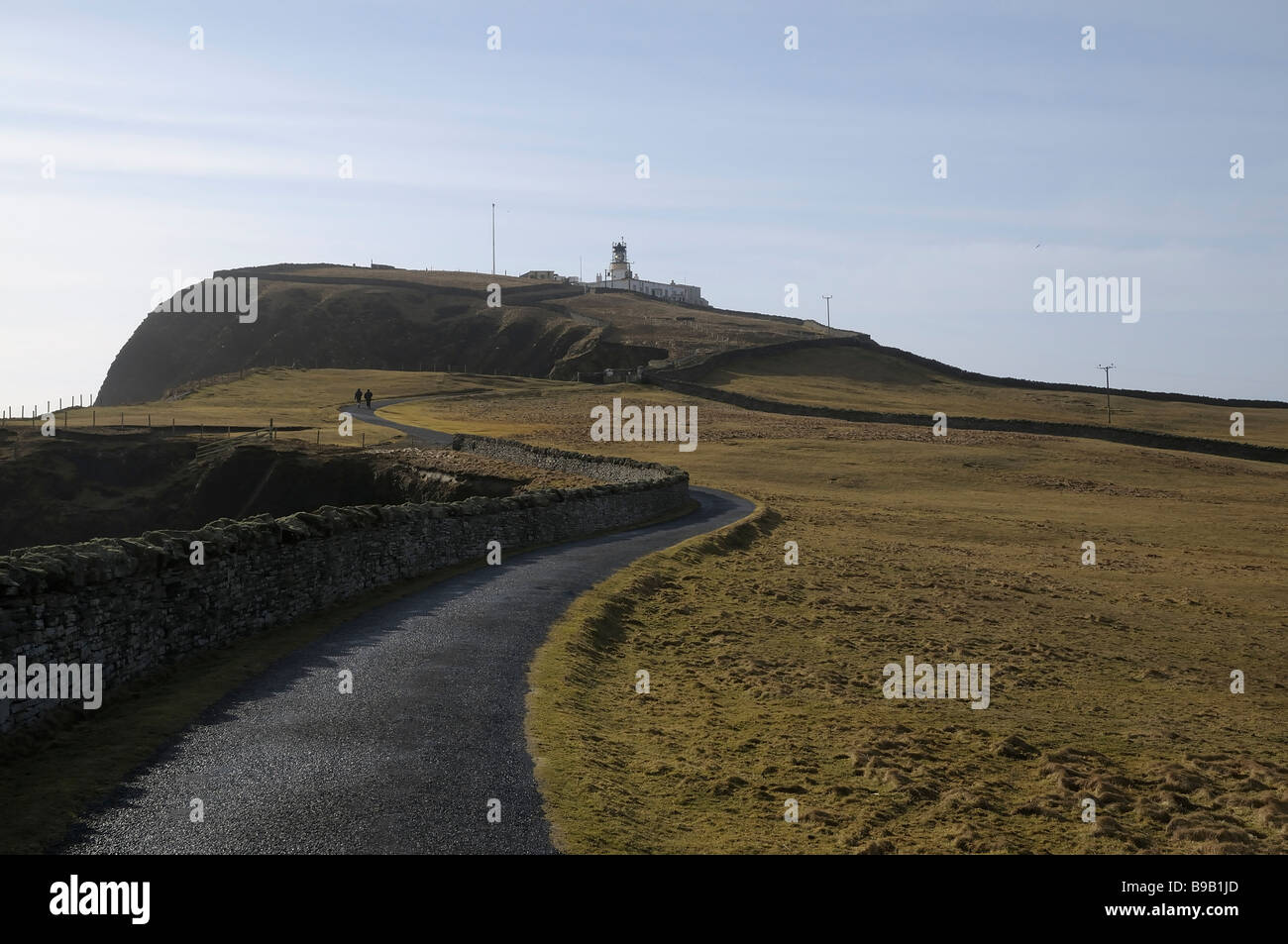 Blick auf den Pfad bis zu Sumburgh Head Leuchtturm und RSPB Vogel zu reservieren, Shetland, Schottland. Stockfoto