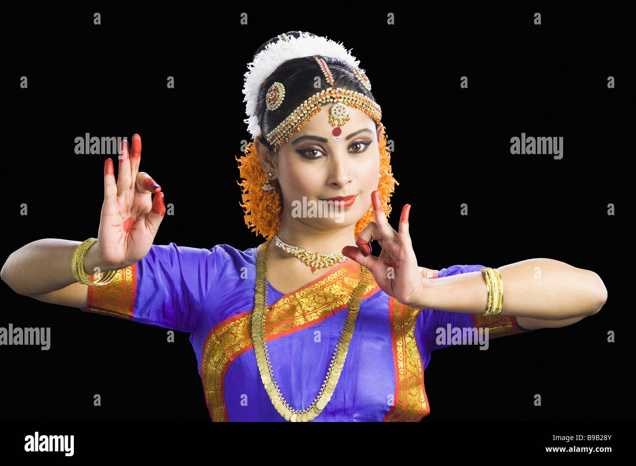 Südindische Tänzerin Durchführung Bharatnatyam den klassischen Tanz von Indien Stockfoto
