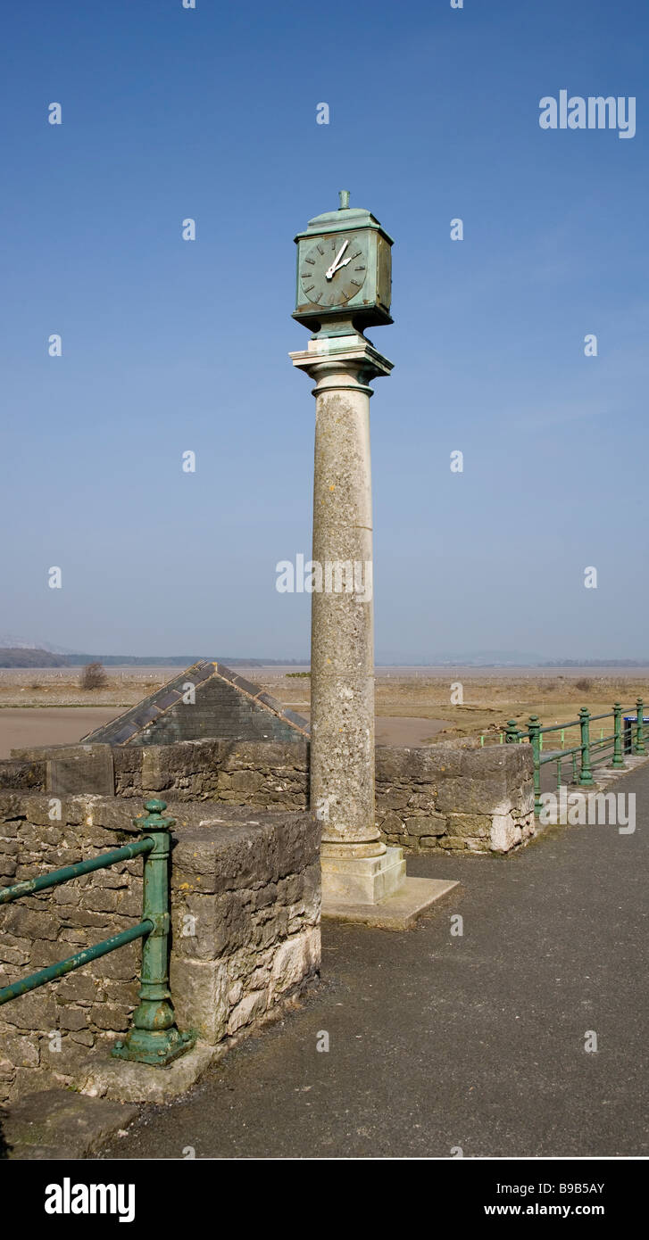 Arnside Uhrturm auf promenade Stockfoto