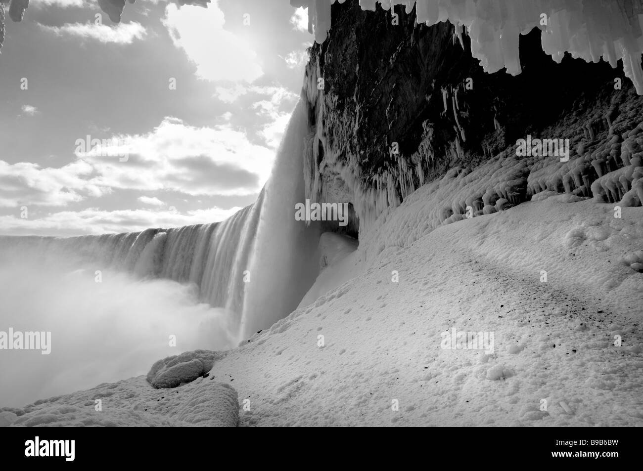 Unter den Horseshoe Falls Blick von der Journey Behind the Falls. Stockfoto
