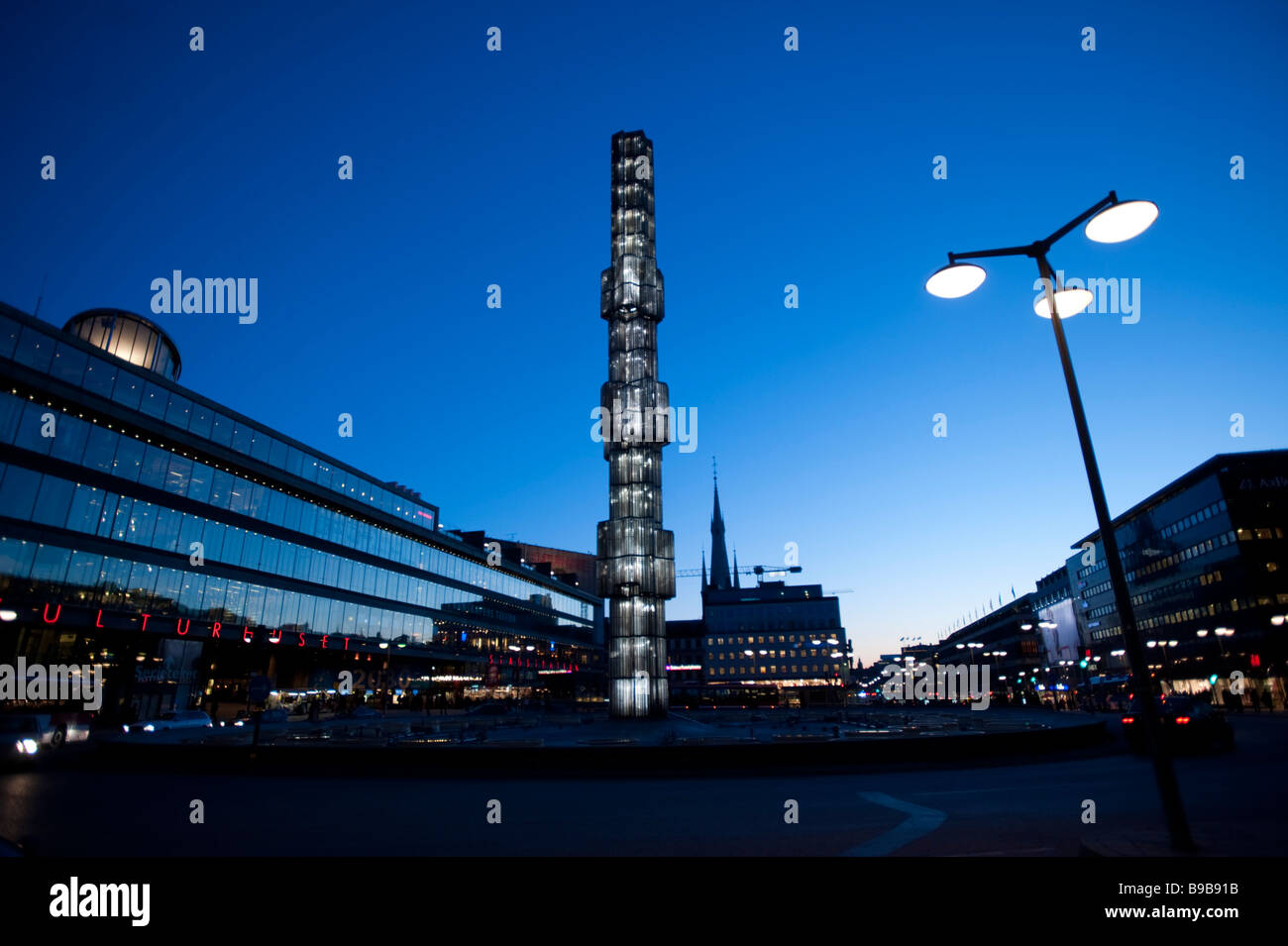 Stockholm; Abends Blick auf Sergels Torg und Kulturhuset Gebäude in Schweden Stockfoto