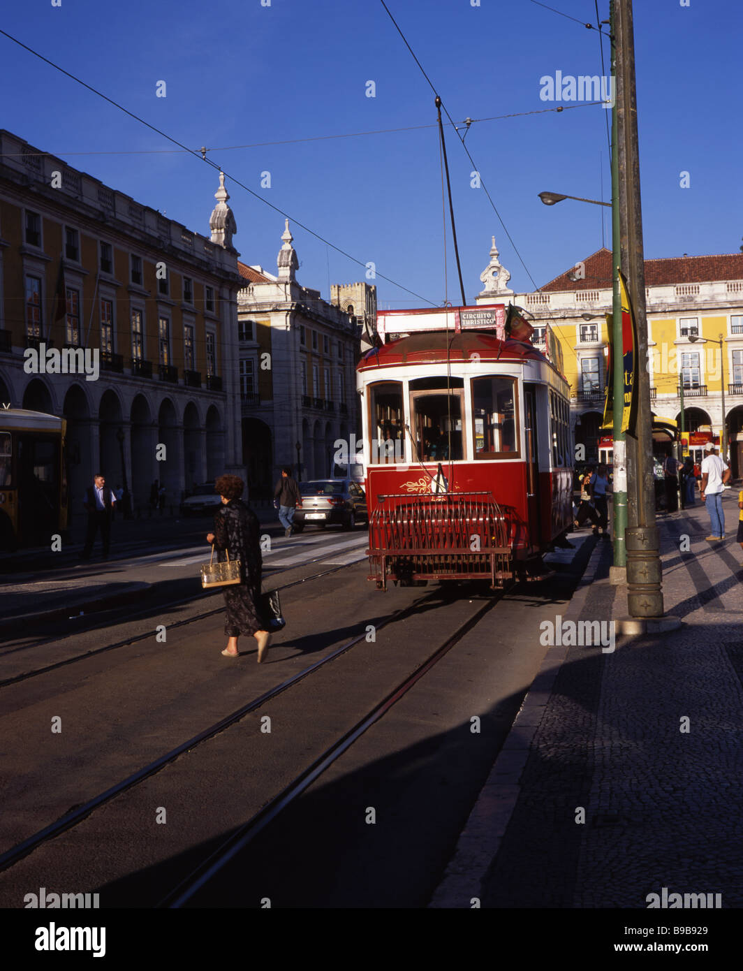Oldtimer Straßenbahn Praca Commercio, Stadtteil Baixa, Lissabon, Portugal Stockfoto