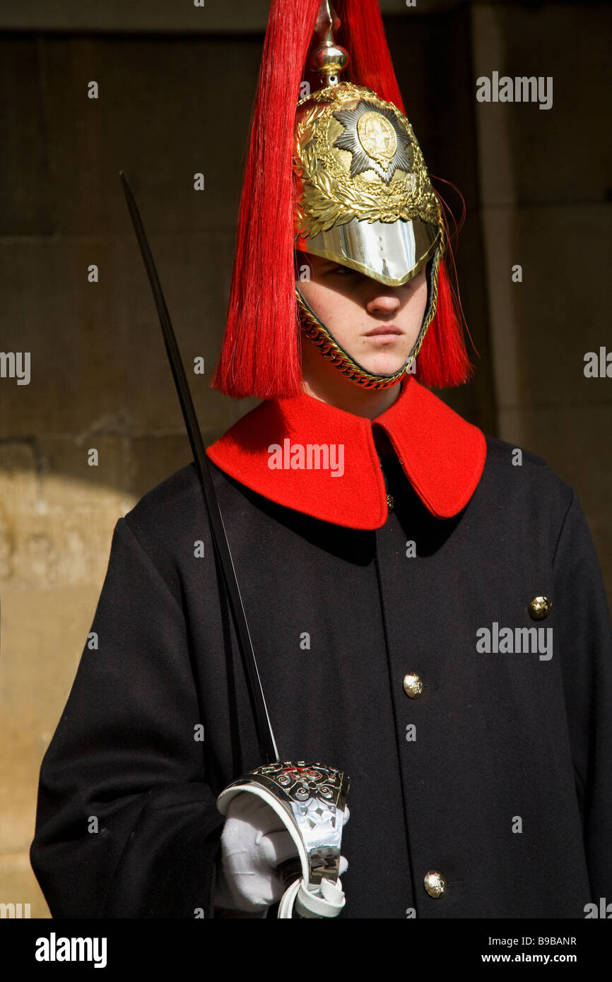 Horseguard Blues Royals auf Wache Pflicht Eingang zu Horseguards Parade Whitehall Westminster London England UK United Kingdom Stockfoto