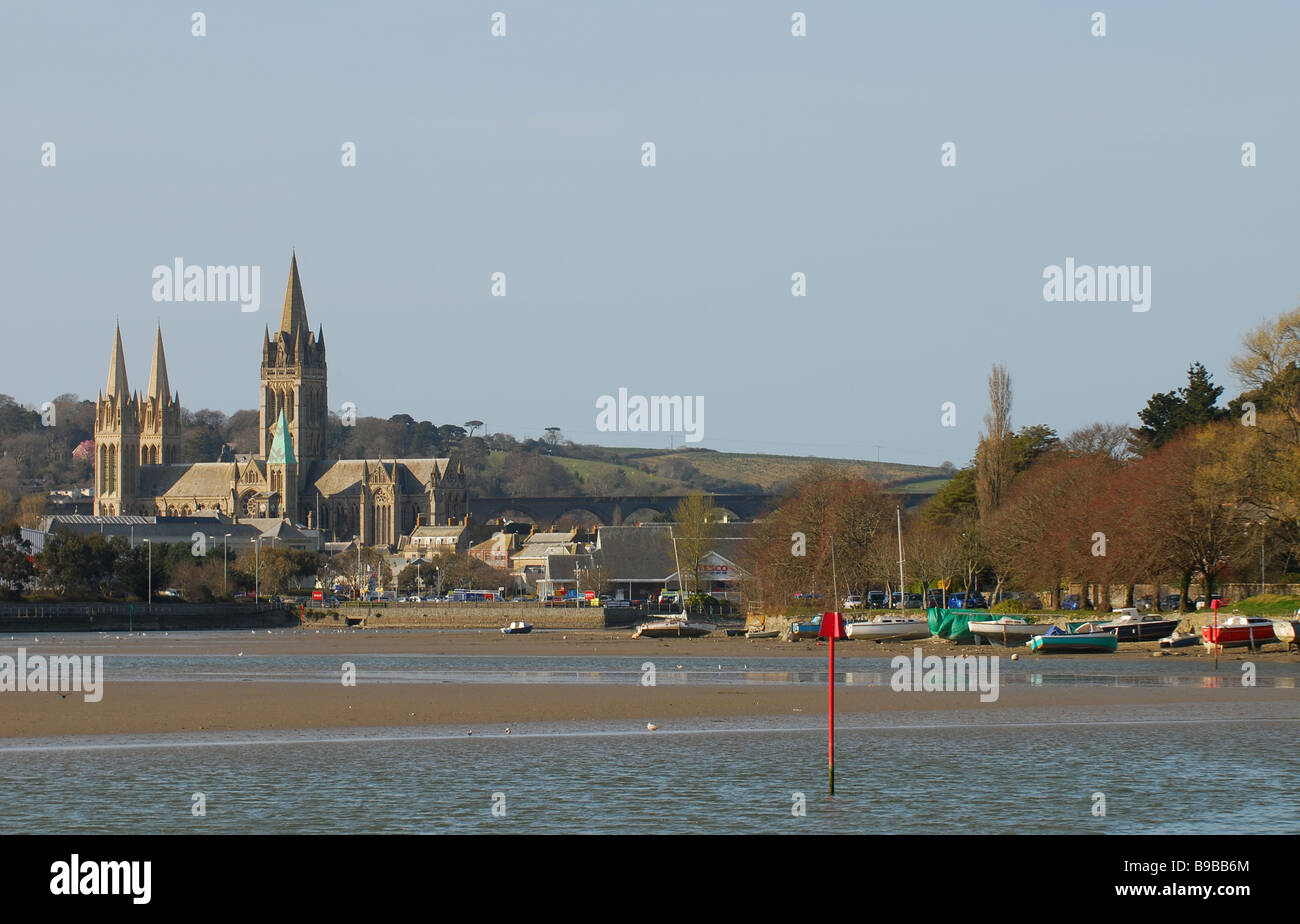 Truro Kathedrale auf der Suche vom Fluss Truro, Cornwall, England Stockfoto