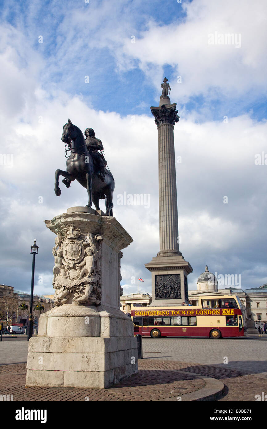 Trafalgar Square Nelsons Säule Denkmal von König Charles I auf dem Pferderücken London England Großbritannien Vereinigtes Königreich UK GB Stockfoto