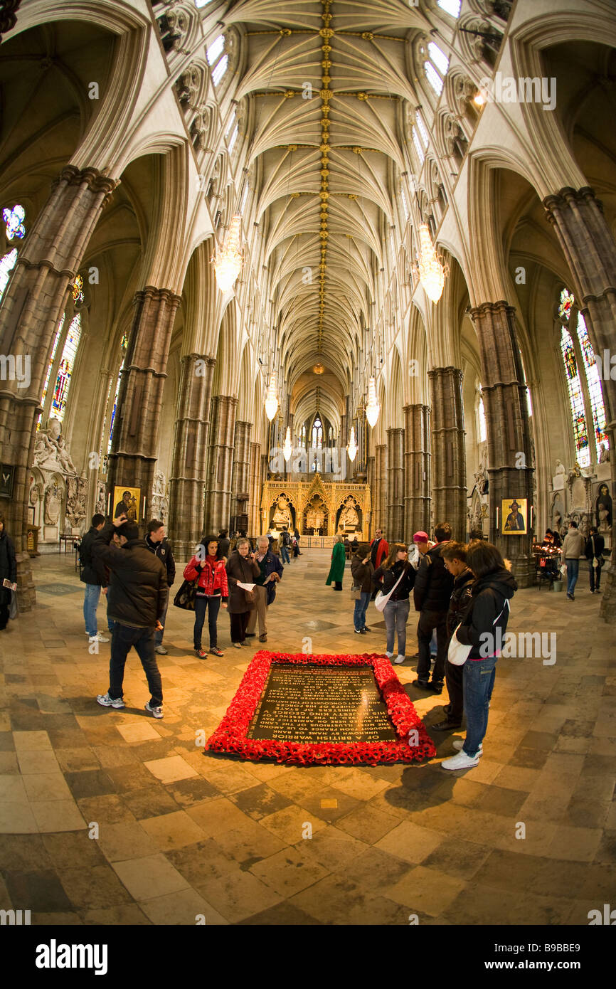 Westminster Abbey inneren Kirchenschiff Grab des unbekannten Soldaten Warrior London England Großbritannien Vereinigtes Königreich UK GB britischen Inseln Stockfoto