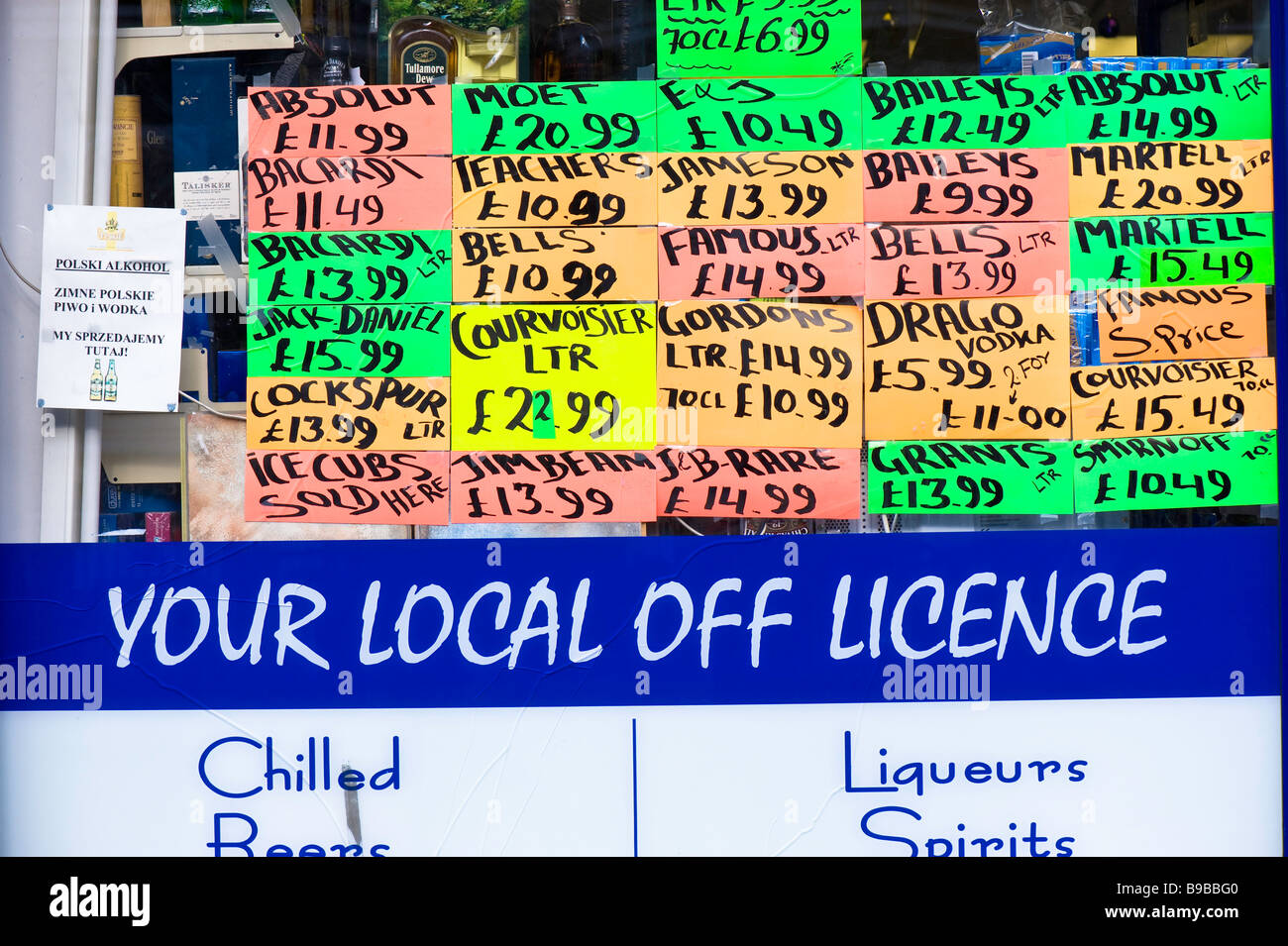 Ermäßigte Alkohol in Off-Licence-Shop auf Uxbridge Road Shepherds Bush W12 London Vereinigtes Königreich Stockfoto