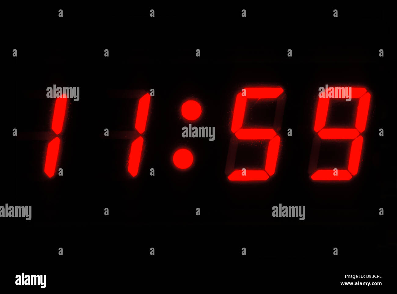 Digital clock midnight Fotos und Bildmaterial in hoher Auflösung Alamy