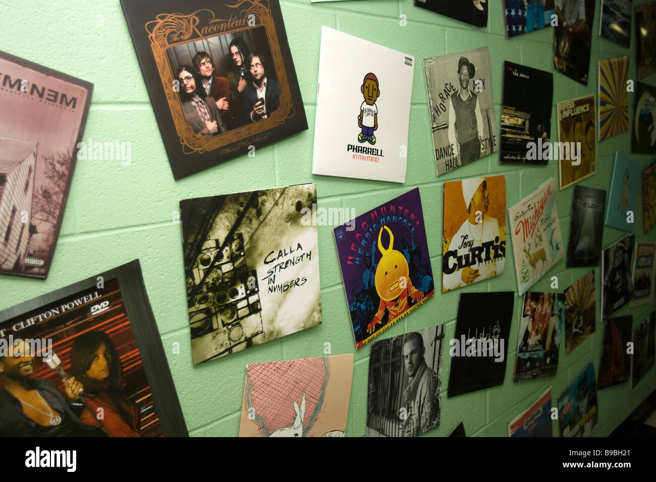 Schallplattenhüllen und Jacken zieren Gang Wand United Record drücken, Inc. Nashville Tennessee USA Stockfoto