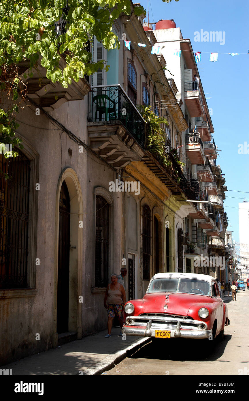 Amerikanische Oldtimer auf Straße, Havanna, Kuba Stockfoto
