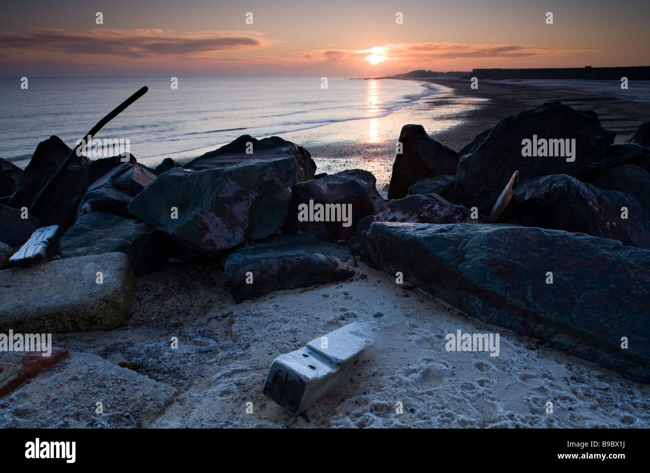 Happisburgh Meer Verteidigung bei Sonnenaufgang in Norfolk England England Stockfoto