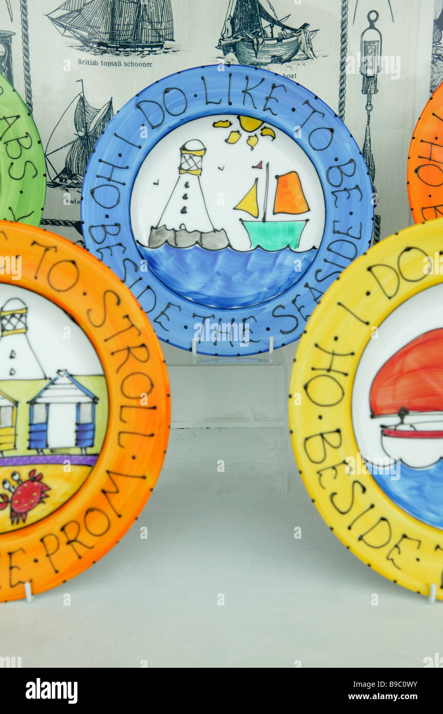 Tourist-Platten im Schaufenster zur Veranschaulichung der Küste Stadt Southwold in Suffolk. Stockfoto