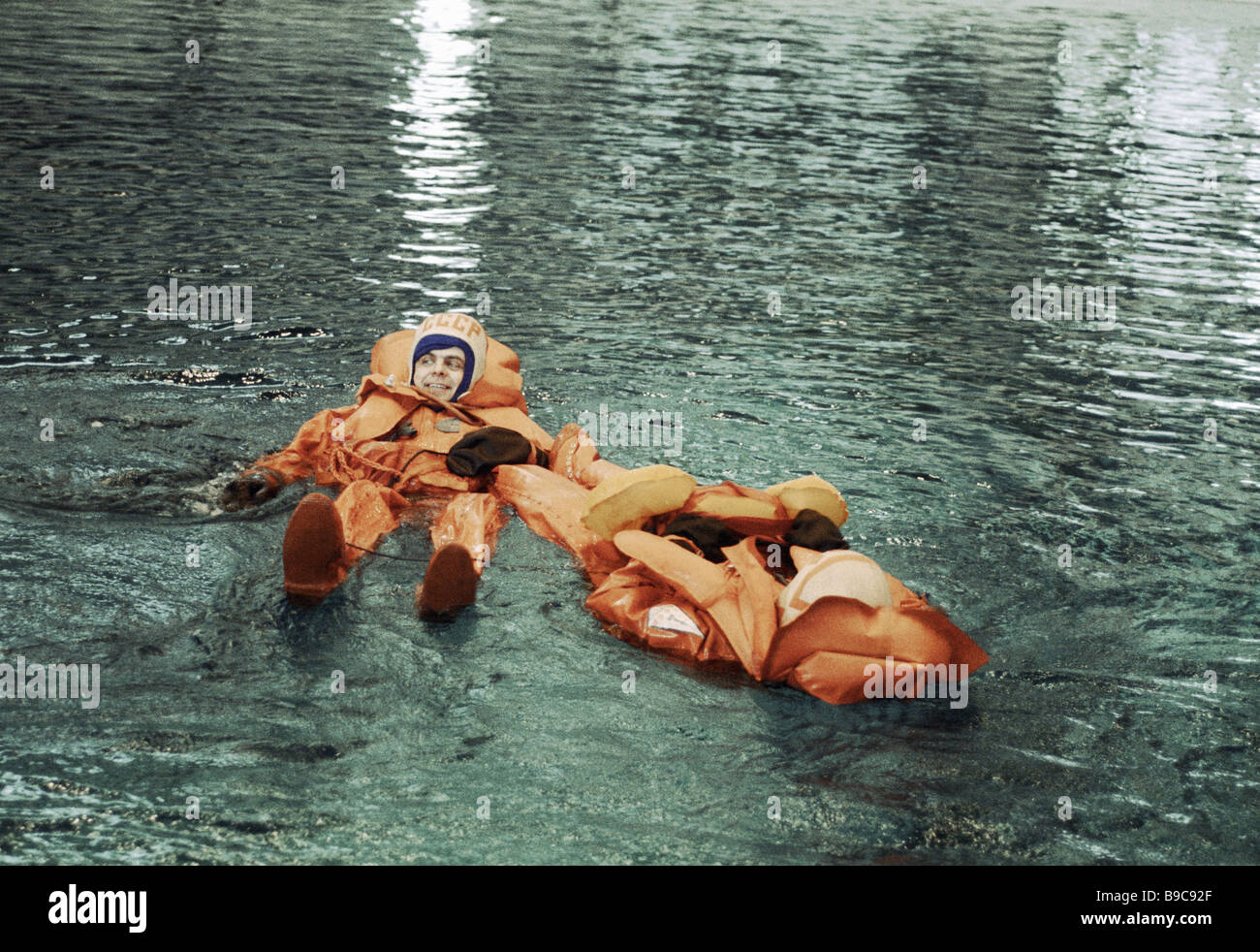 Mitglieder der Sojus T15 Platz Mannschaft Piloten Kosmonauten der U S