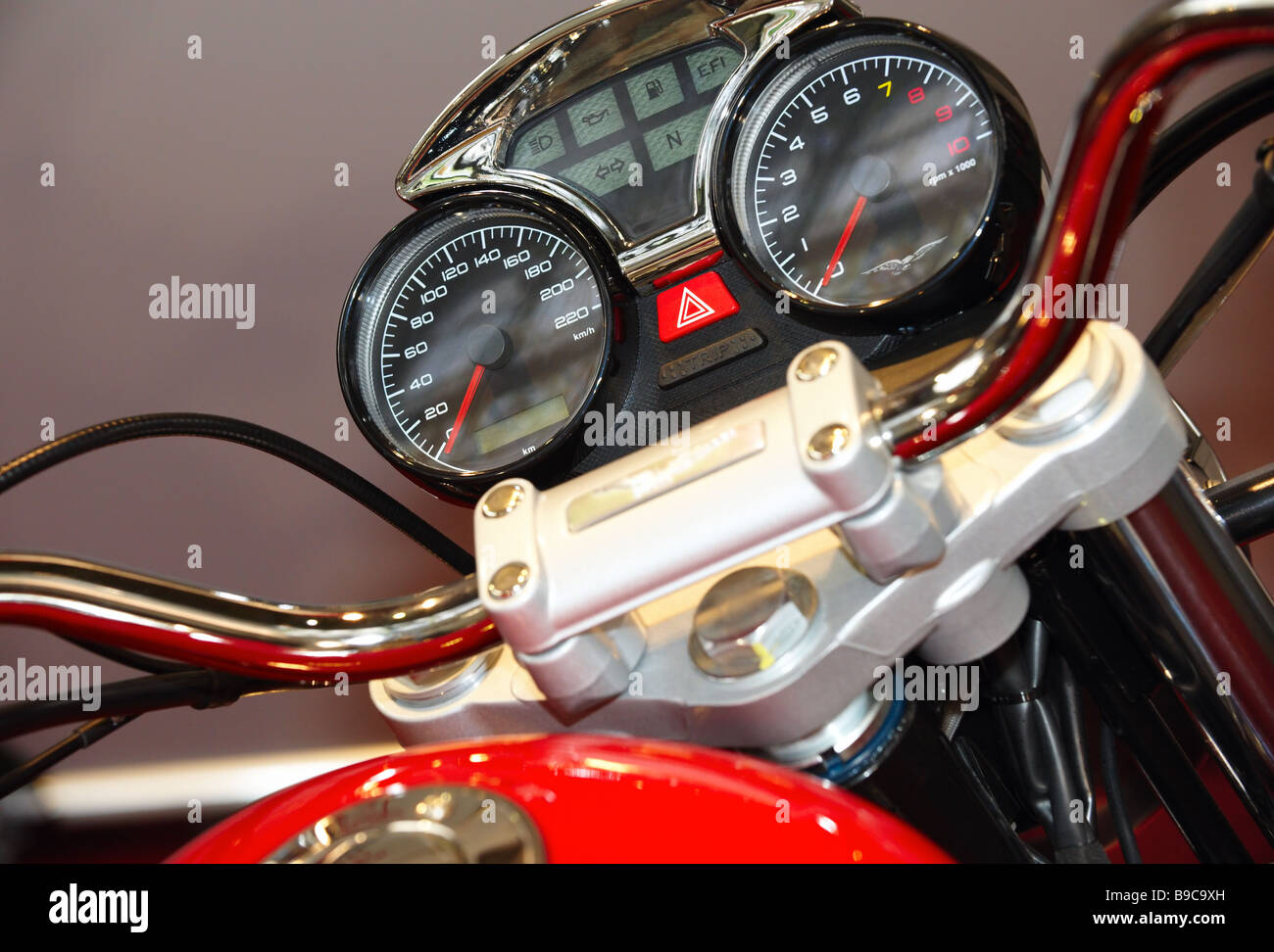 Detail des Sportmotorrad. Tachometer und Drehzahlmesser Closeup  Stockfotografie - Alamy