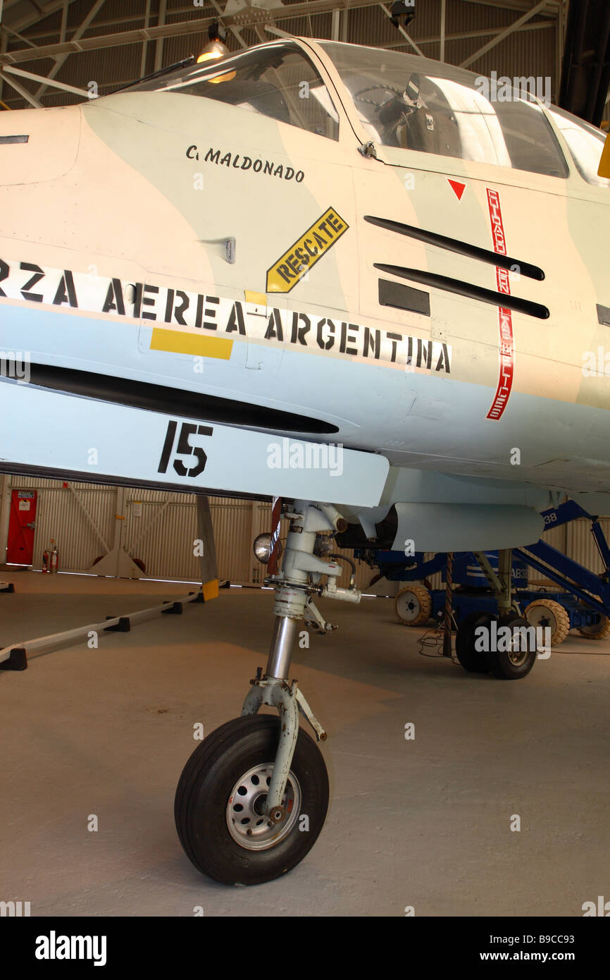 Argentinische Luftwaffe FMA 1A 58 Pucara Angriffsflugzeuge während 1982 Falkland-Krieg erobert und im RAF Museum Cosford ausgestellt Stockfoto