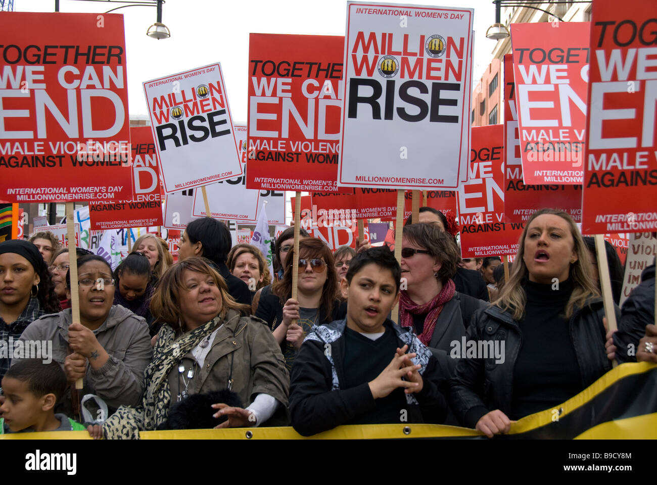 Frauen Protest durch die Londoner gegen häusliche Gewalt Stockfoto