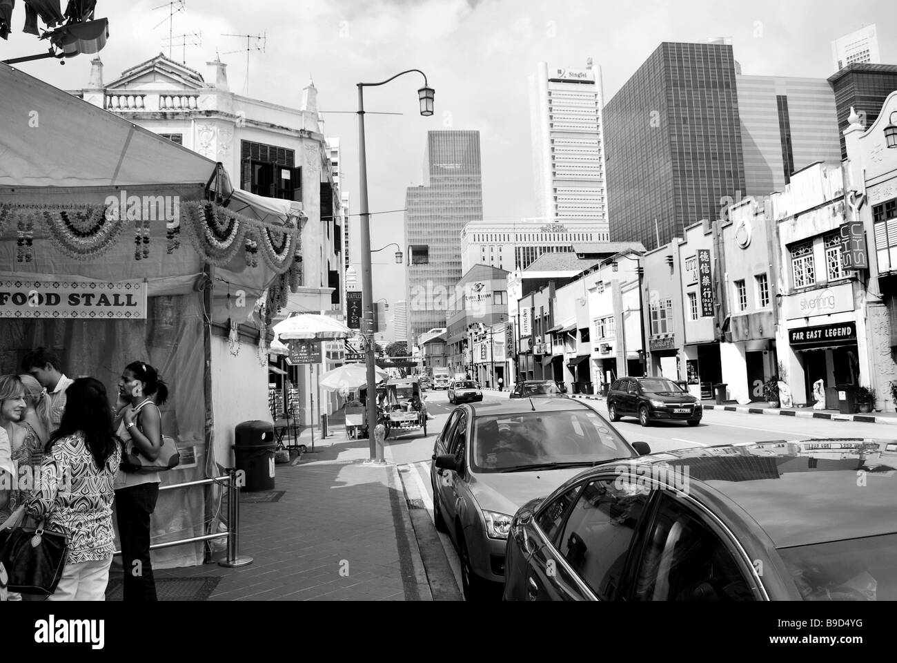Singaorean Straßenszene in schwarz / weiß Stockfoto