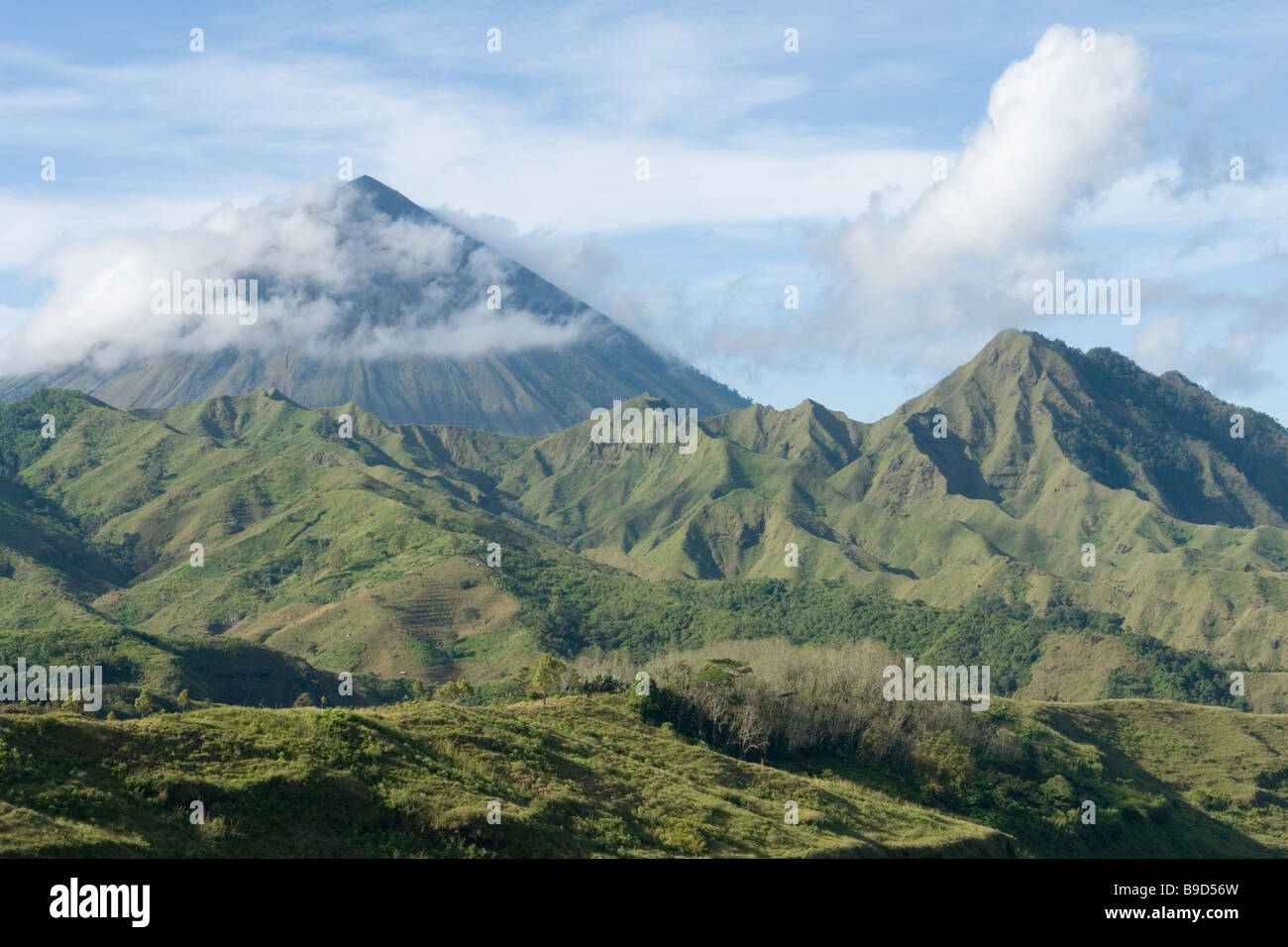 Die Inerie Stratovulkan (Flores - Indonesien).  Le Stratovolcan Inerie (Florès - Indonésie). Stockfoto