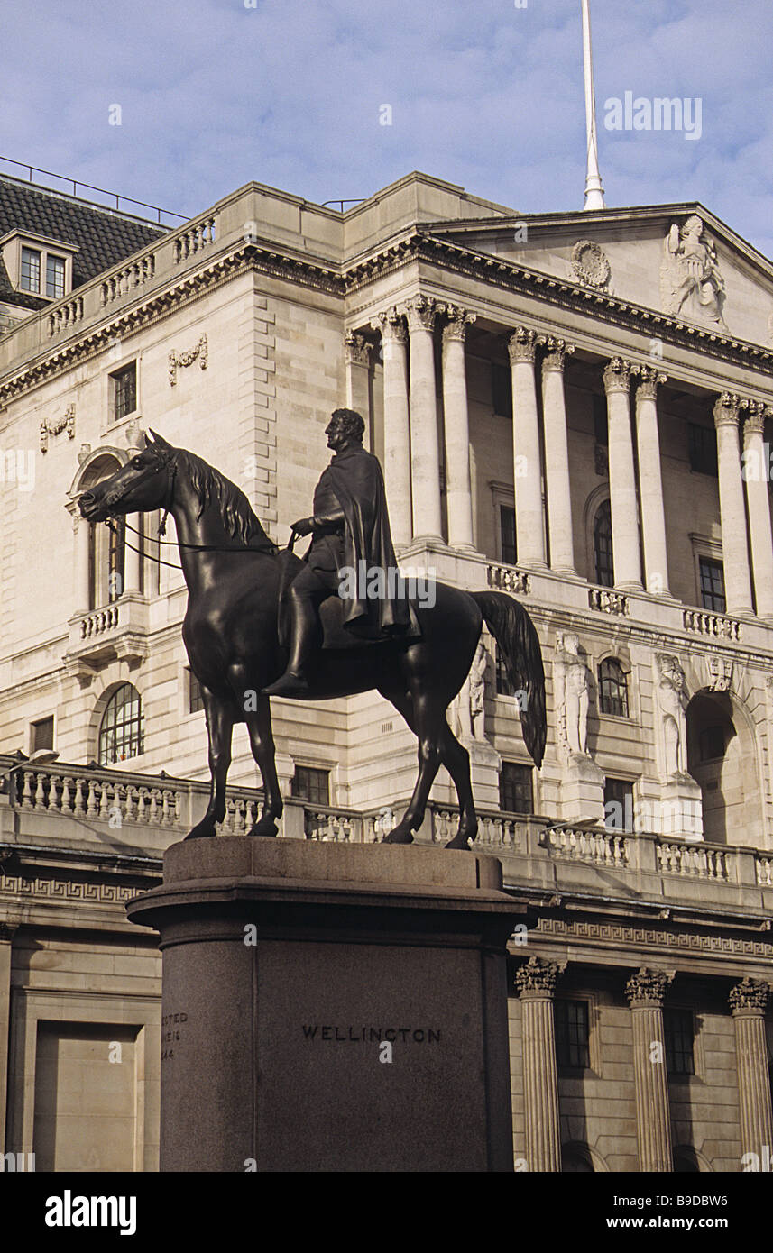 London, Bank of England und die Statue des Herzogs von Wellington. Stockfoto