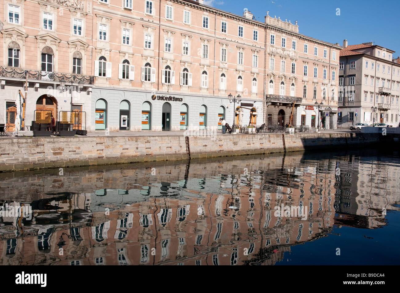 Blick auf schöne Straße Borgo Teresiano in Triest Stockfoto