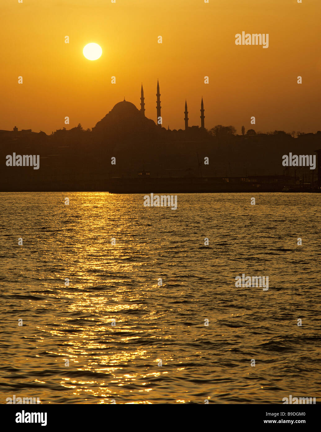Sueleymaniye Moschee, Hintergrundbeleuchtung, Abendlicht, Bosporus, Suleyman, Istanbul, Türkei Stockfoto