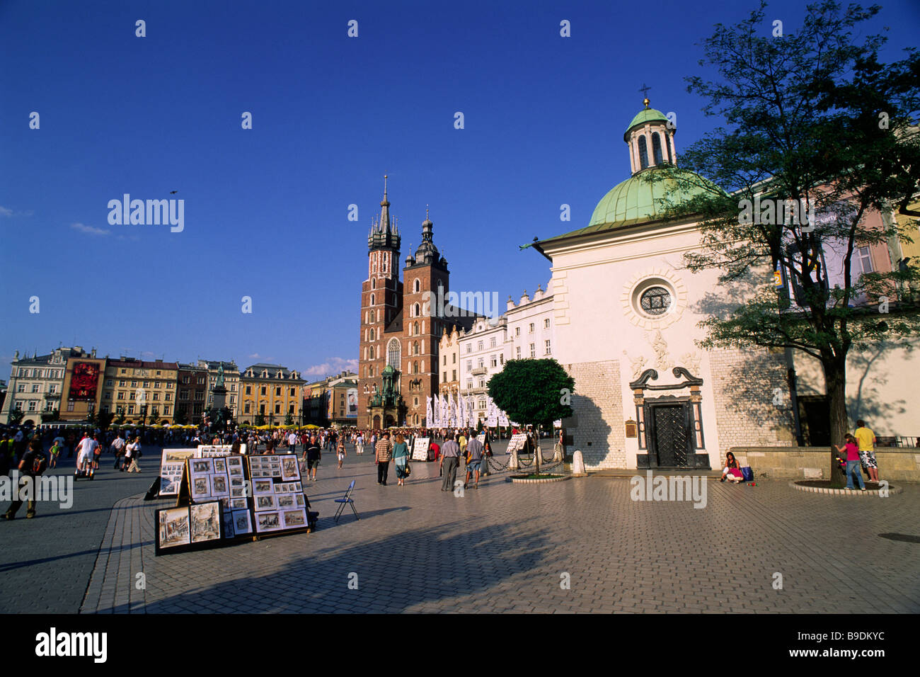 Polen, Krakau, Rynek Glowny, Hauptmarkt, Kirche St. Adalbert und Basilika St. Maria Stockfoto