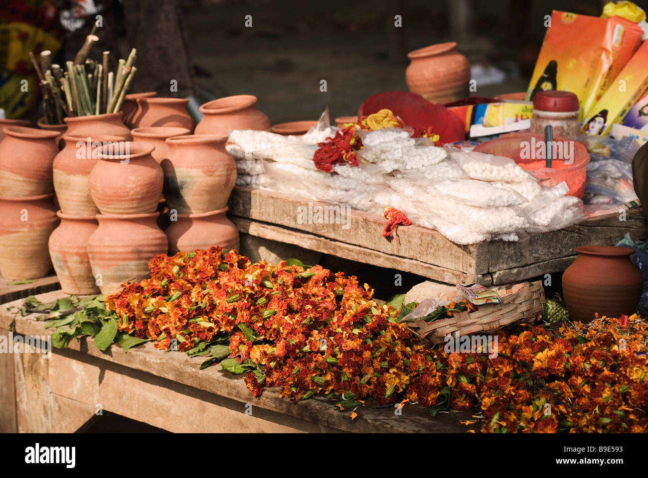 Religiöse Angebot am Markt stand, Sonpur, Bihar, Indien Stockfoto