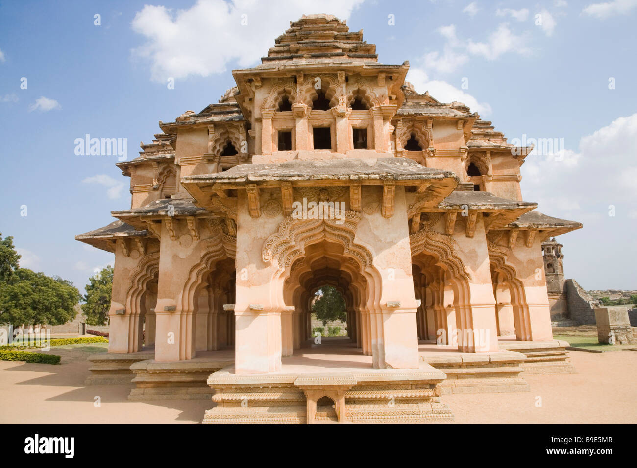 Fassade von einer Lotus Tempel, Hampi, Karnataka, Indien Stockfoto