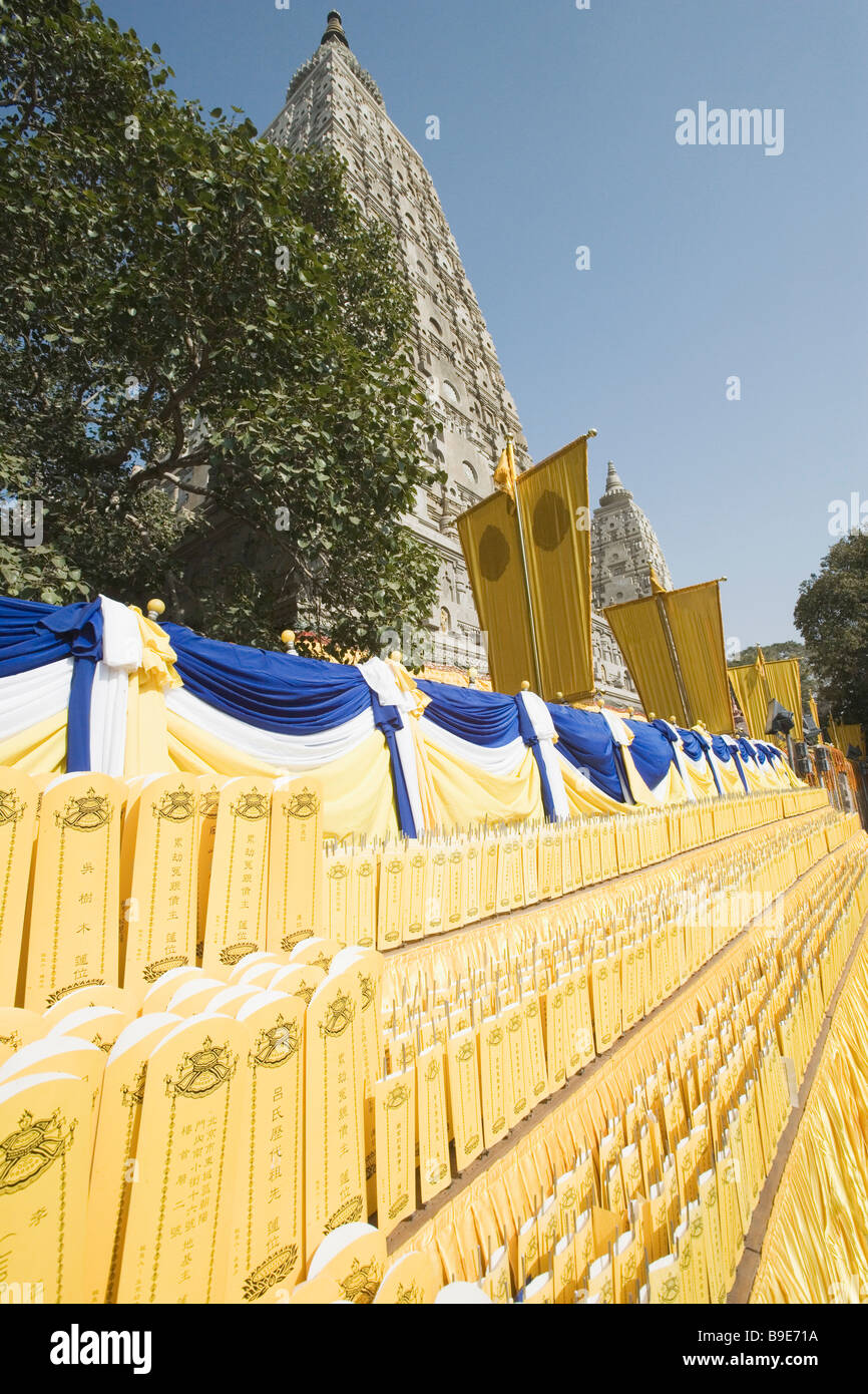 Gebet kennzeichnet einen Tempel, Mahabodhi Tempel, Bodhgaya, Gaya, Bihar, Indien Stockfoto