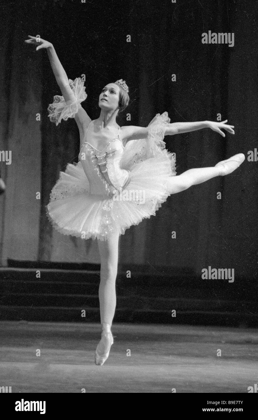Ballett-Tänzerin Irina Prokofyva in Pyotr Tchaikovsky s Ballett Dornröschen  inszeniert von der staatlichen akademischen Bolschoi-Theater  Stockfotografie - Alamy