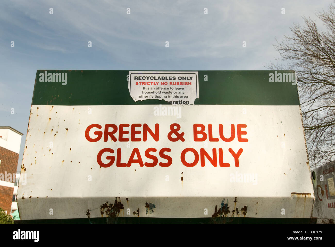 Flasche Bank grünes und blaues Glas Stockfoto