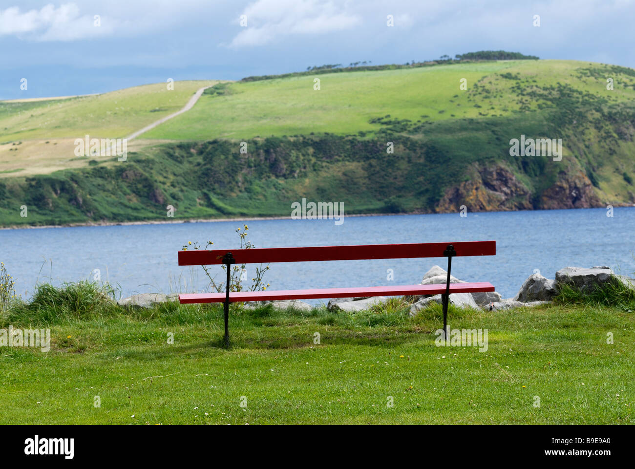 Bank von der Meer-Bank mit Blick auf das Meer, die schottische Stockfoto