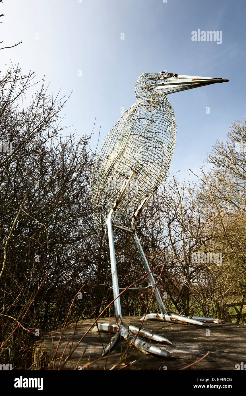 Stand groß im Naturreservat Rutland Water, ein Vogel gemacht Form recycelt Metall. Stockfoto