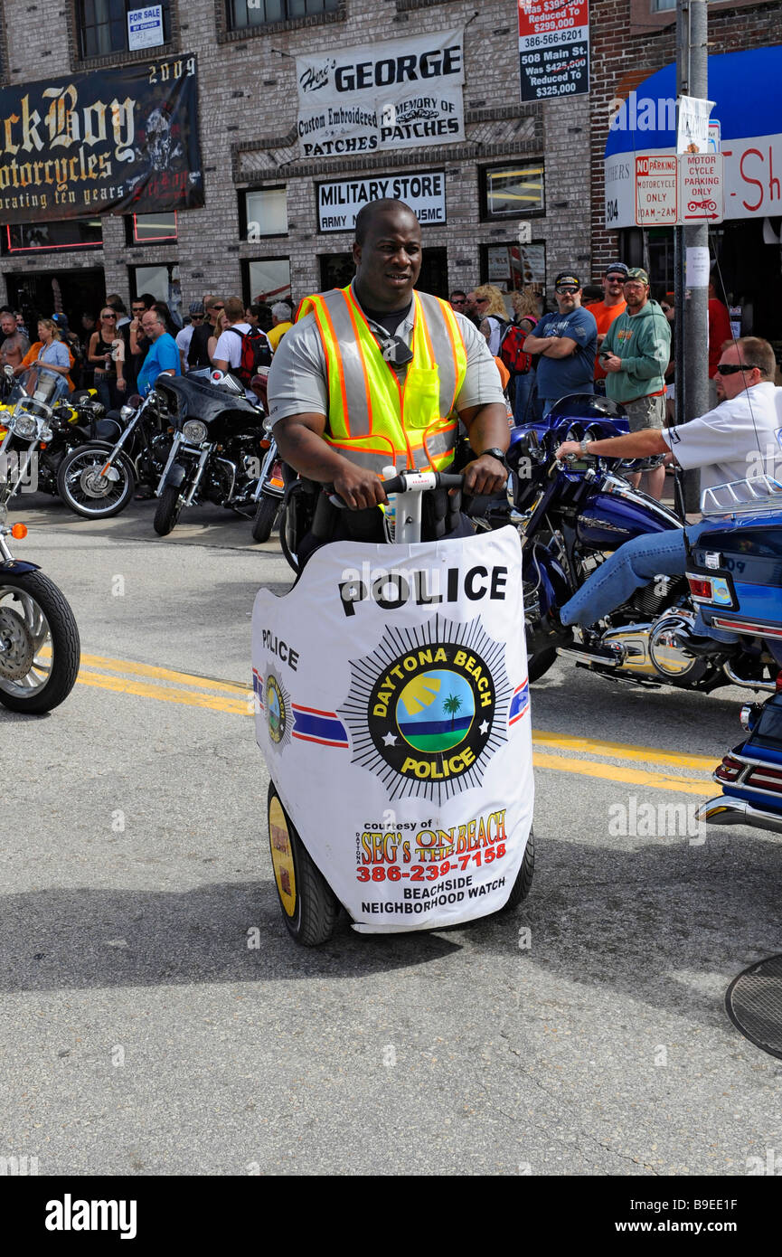 Daytona Beach Florida Biker Woche Polizeistreife auf Segway Straßen Stockfoto
