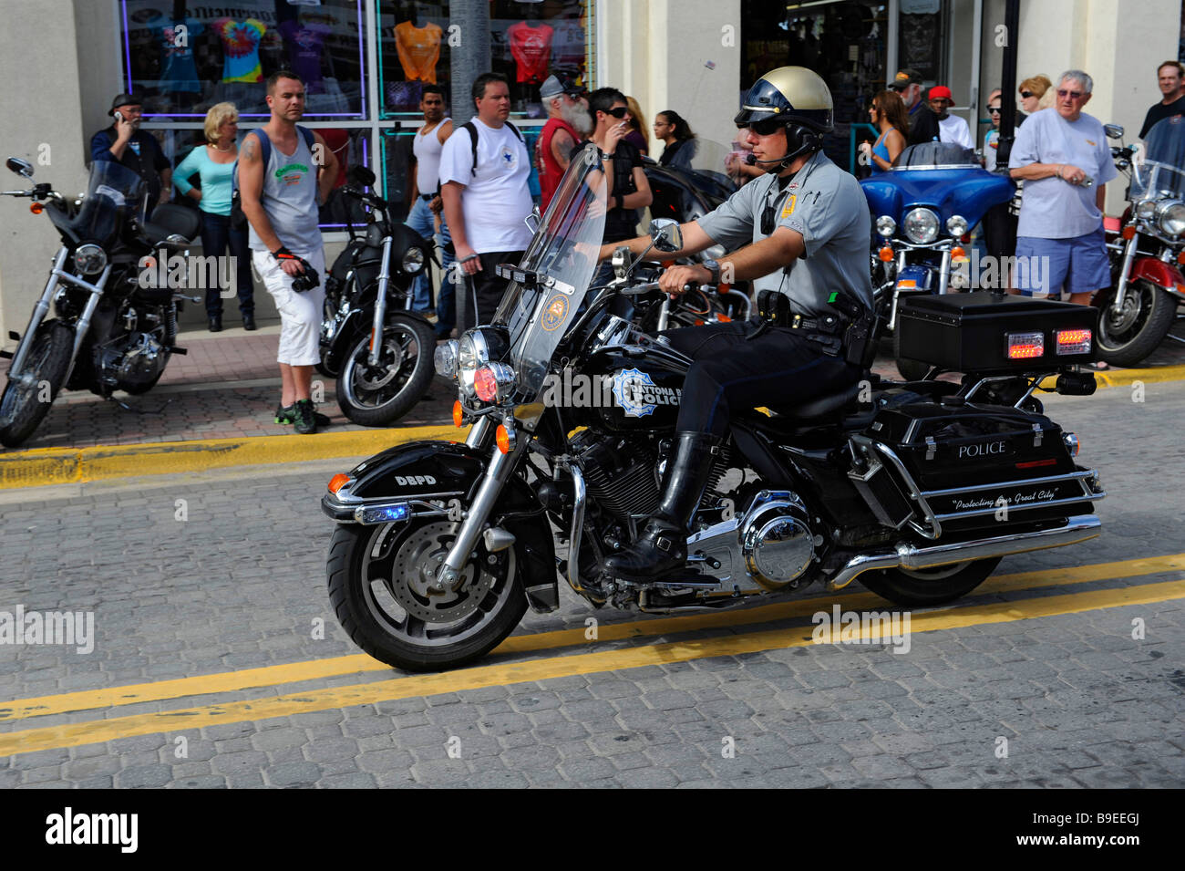 Daytona Beach Florida Biker Woche Motorrad Polizeistreife Straßen Stockfoto