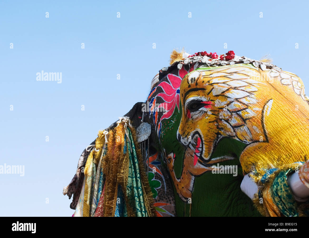 Bild eines Löwen Jagd gemalt auf einem Elefanten, Elefant Festival, Jaipur, Rajasthan, Indien Stockfoto