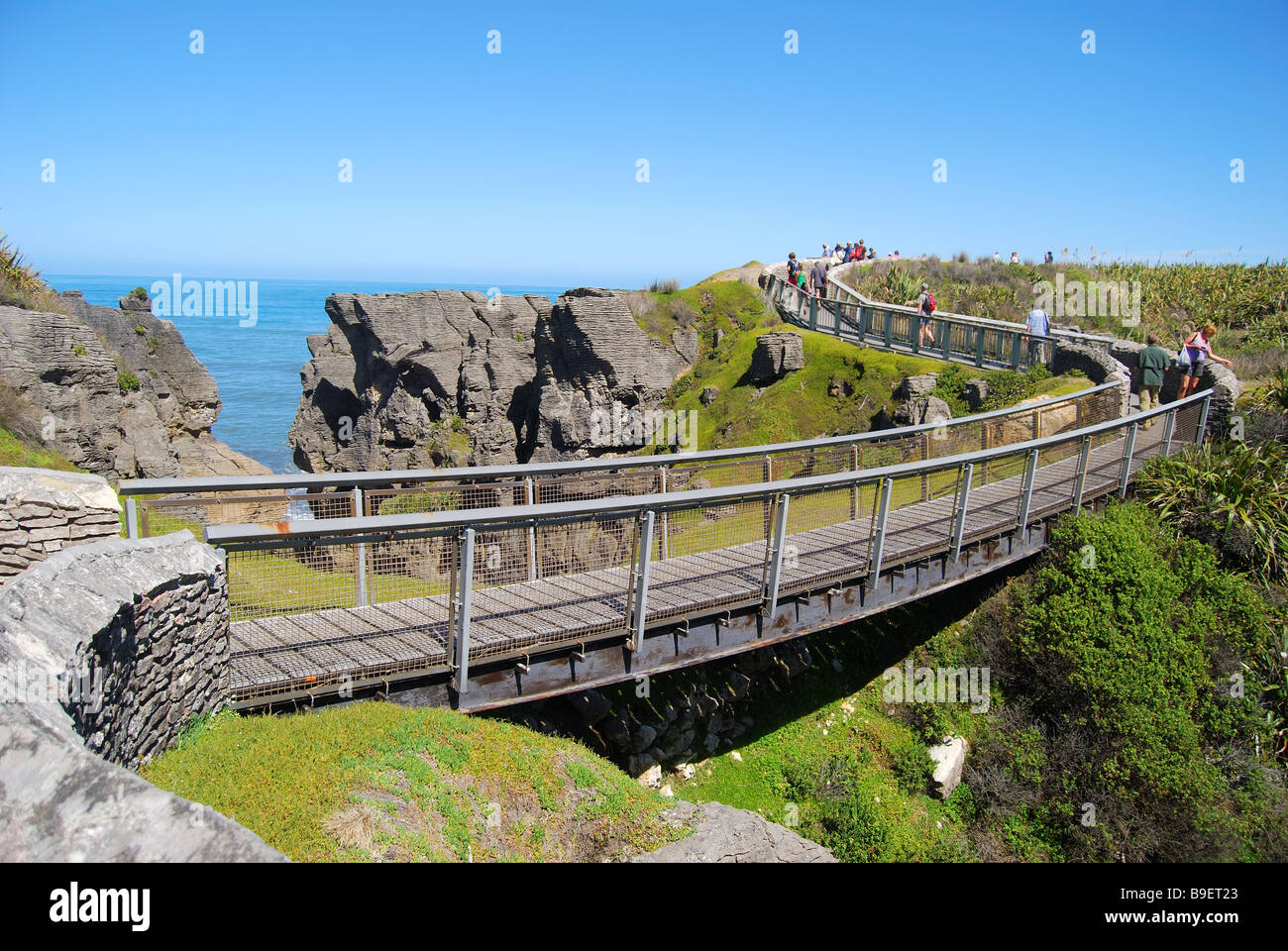 Gehweg Brücke, Pancake Rocks, Punakaiki, Paparoa National Park, West Coast, Südinsel, Neuseeland Stockfoto