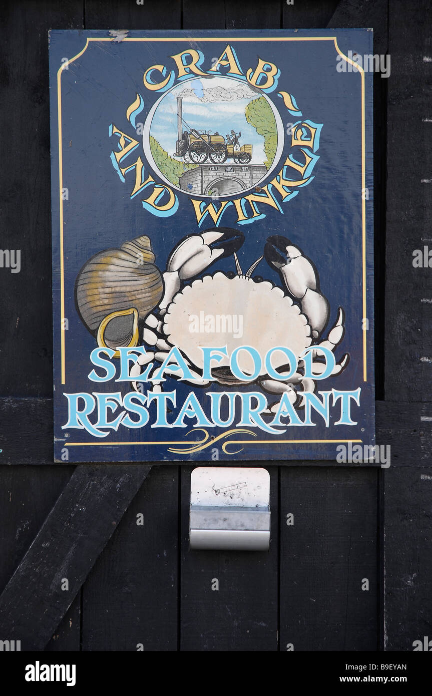 gemalte Zeichen für die Krabben und Winkle Seafood restaurant Stockfoto