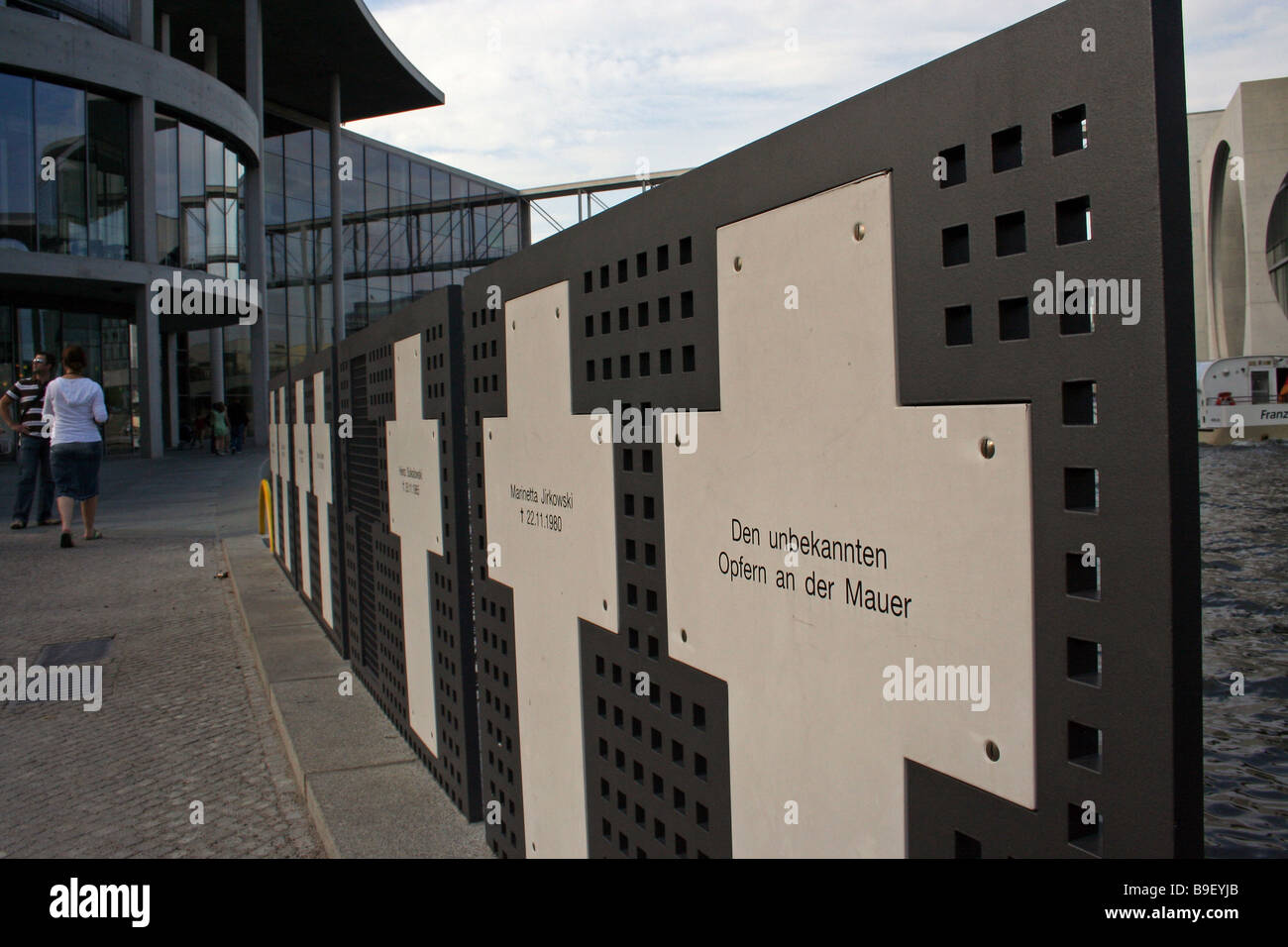 Memorial Kreuze für die Todesopfer an der Berliner Mauer, Berlin, Deutschland Stockfoto