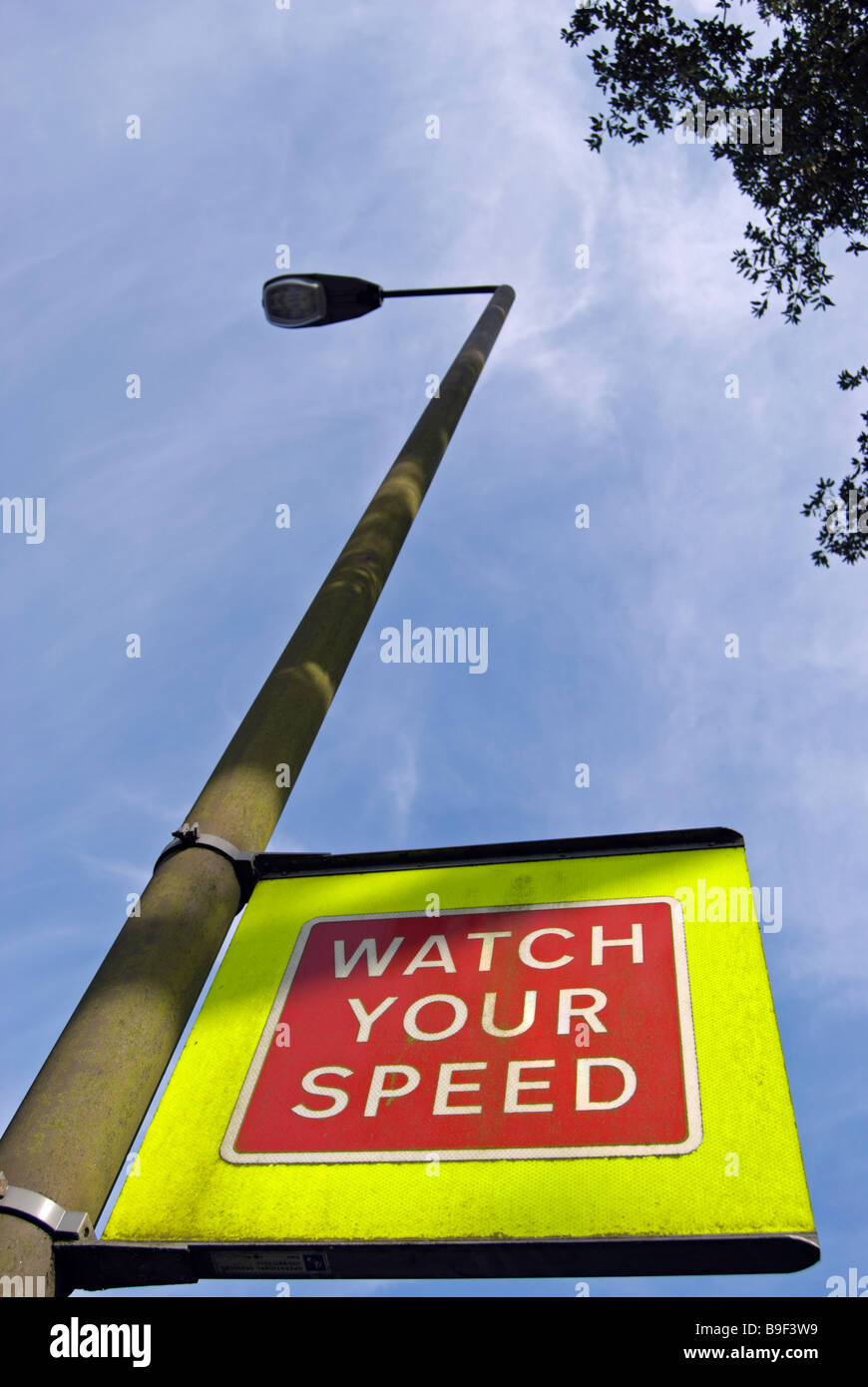 Watch your speed sign Fotos und Bildmaterial in hoher Auflösung Alamy