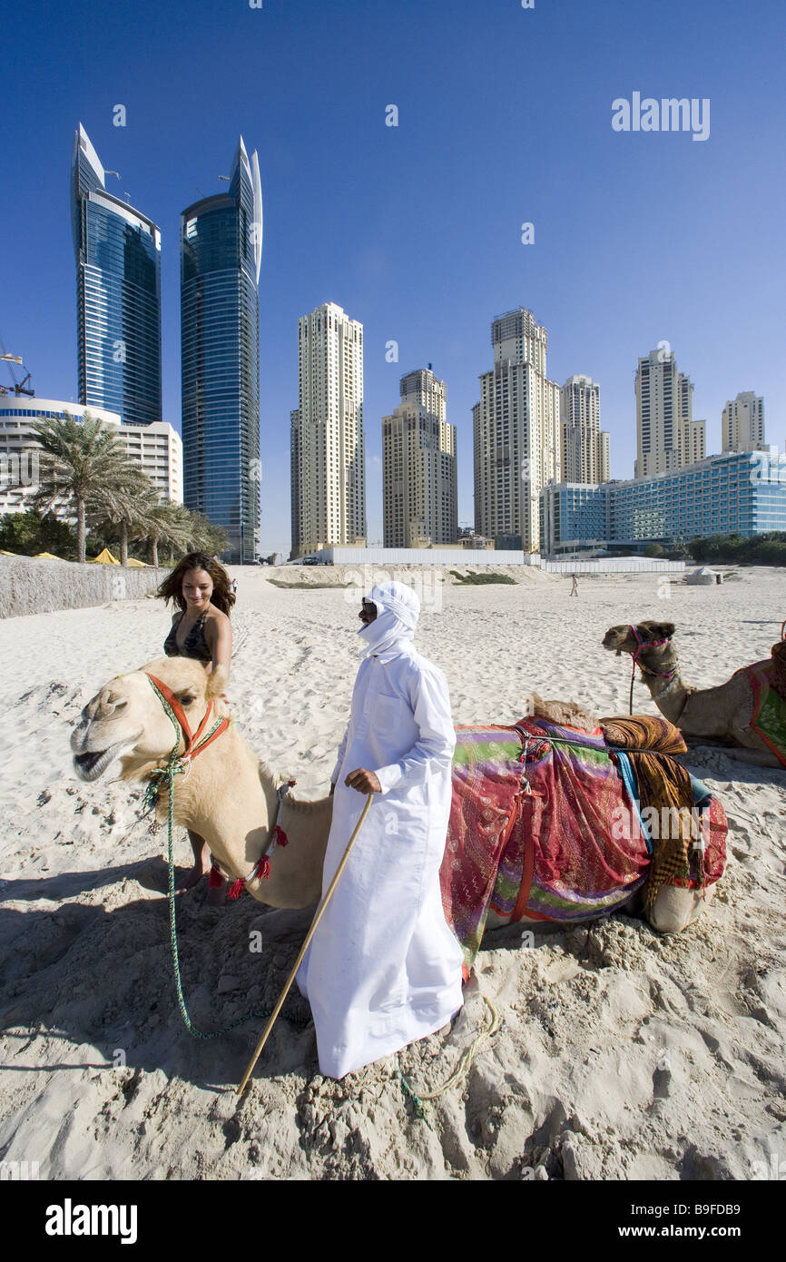 Vereinigte Arabische Emirate Dubai Jumeirah Strand Sheik Kamel Gespräch Scheichtum Stadt Hauptstadt Gebäude Hochhäuser Tourismusbüro Stockfoto