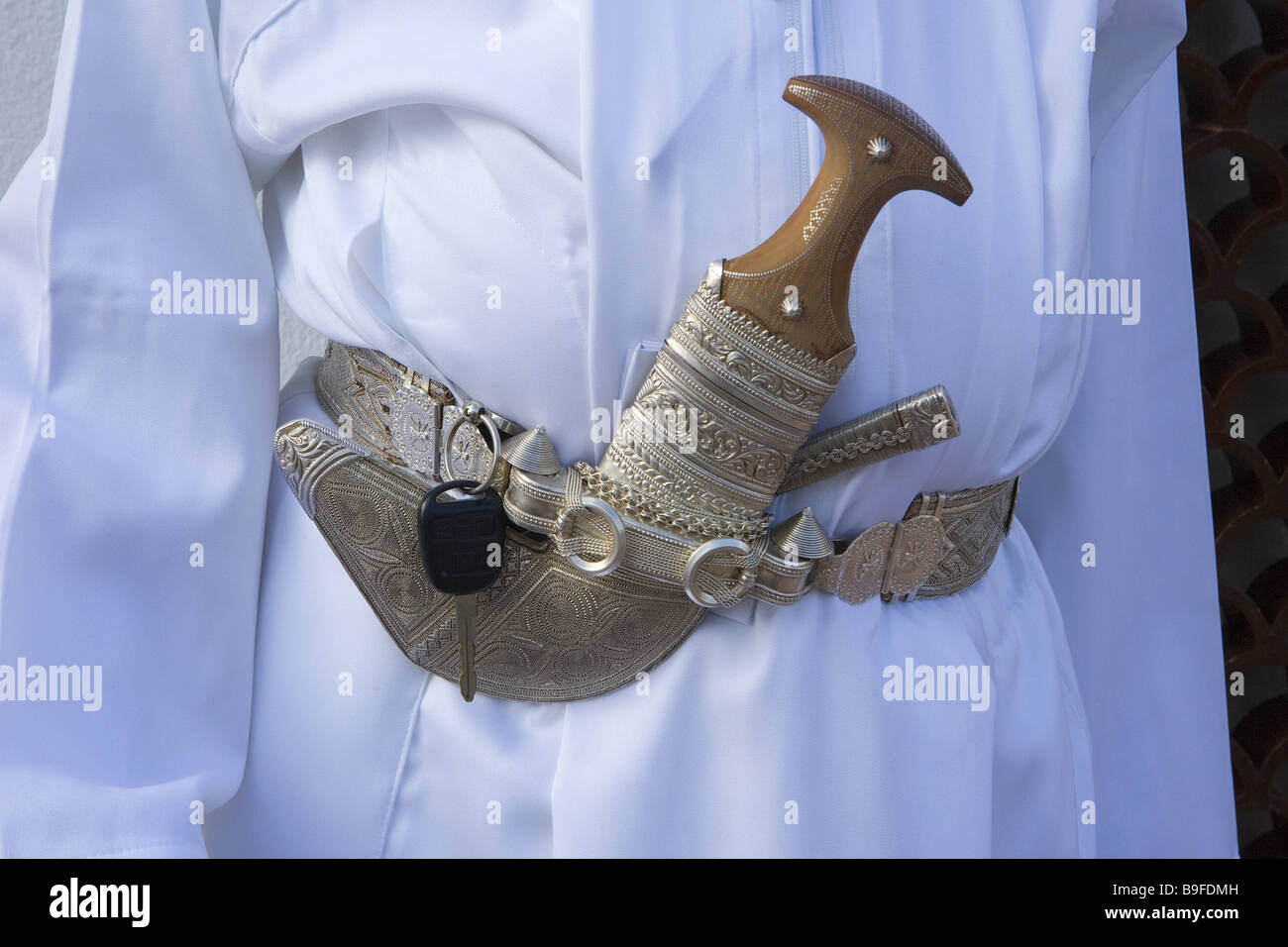 Oman Muscat Mann Detail Gürtel krumm-Dolch Sultanat Menschen native Waffe traditionelle Waffe Dolch Khanjar Djambija Jambia Stockfoto