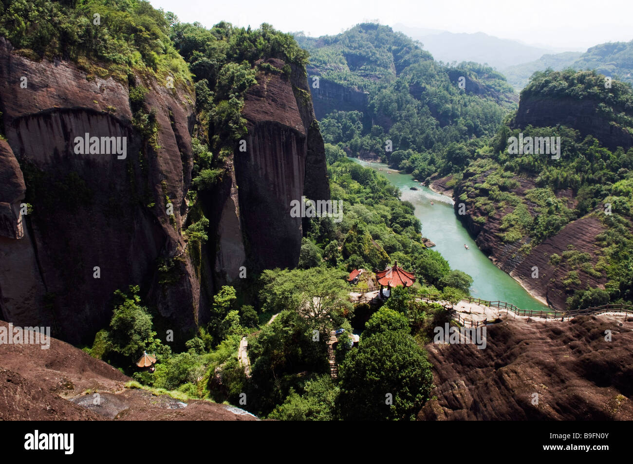 China, Provinz Fujian, Mt Wuyi Nationalpark, UNESCO-Weltkulturerbe. Bambus-rafting am Fluss neun Kurven. Stockfoto