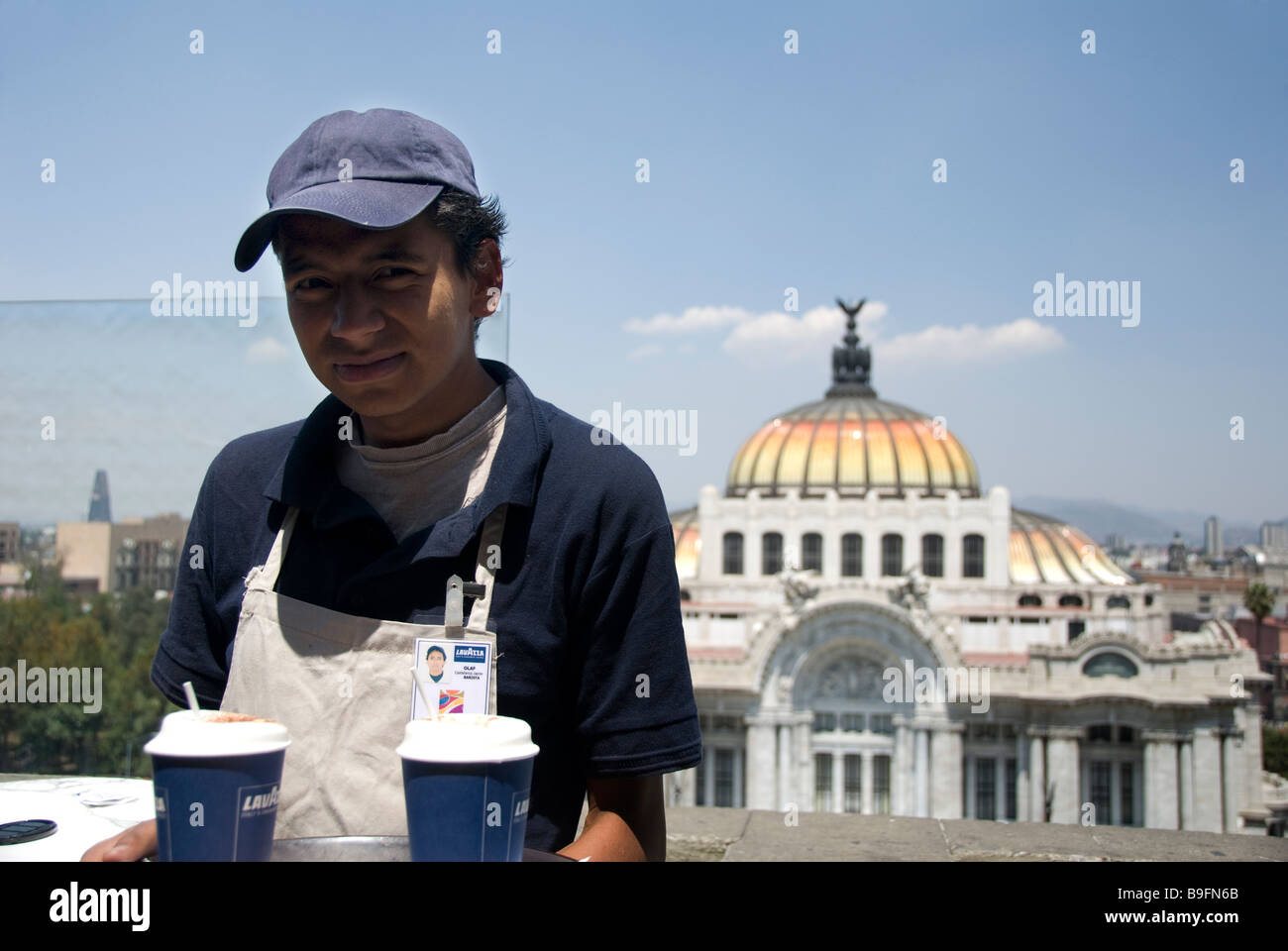 Eine mexikanische Kellner, Mexico City, Mexiko Stockfoto