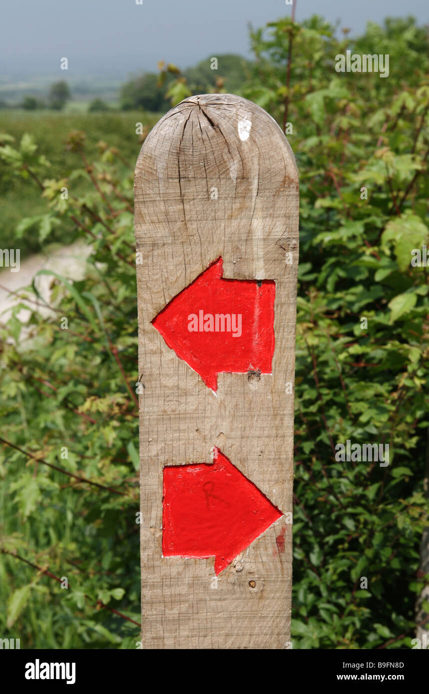 Ein Fußweg Kennzeichnung Zeichen in der Landschaft Stockfoto